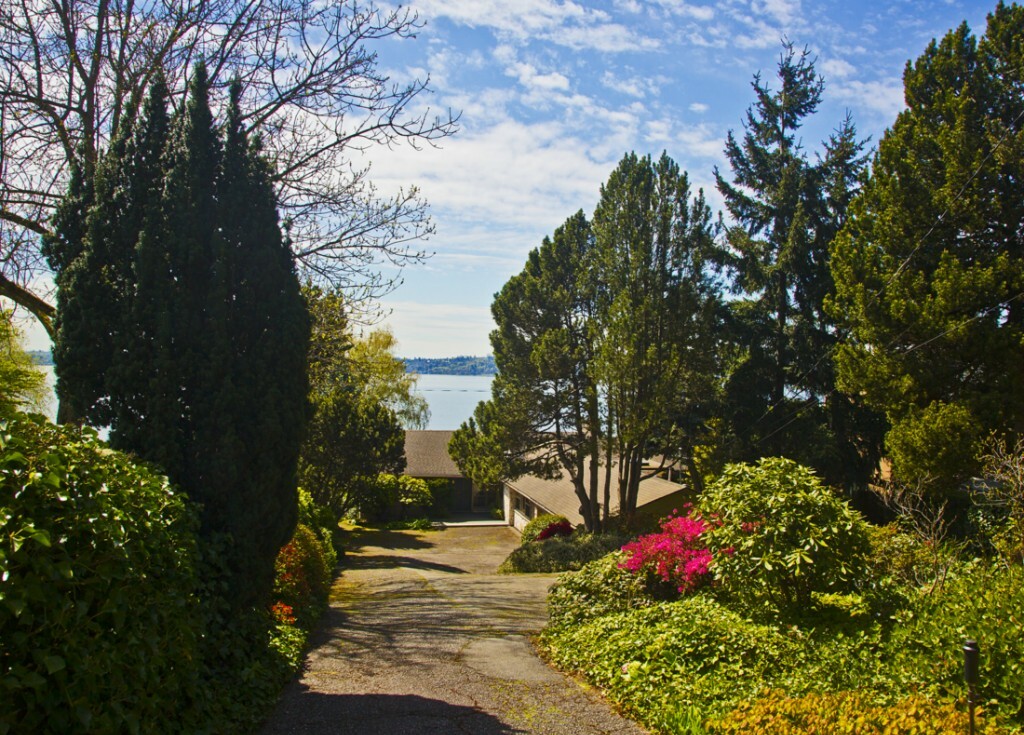 Property Photo:  601 Evergreen Point Rd  WA 98039 