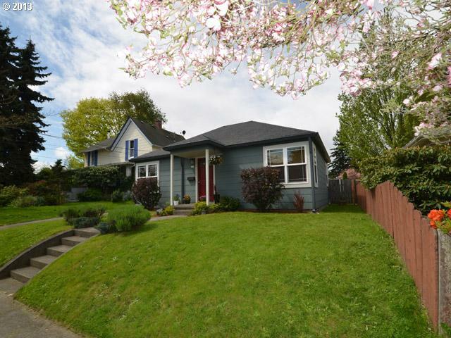 Property Photo:  109 SE 76th Ave  OR 97215 