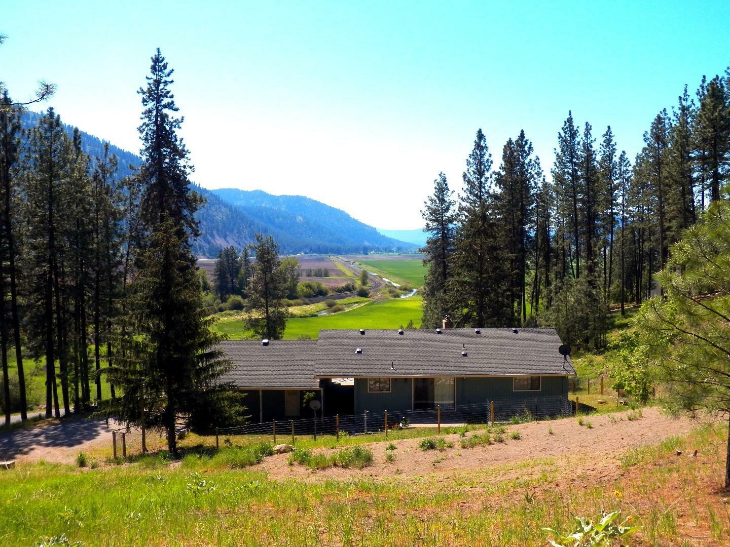 Property Photo:  1124 Twelve Mile Rd  WA 99101 