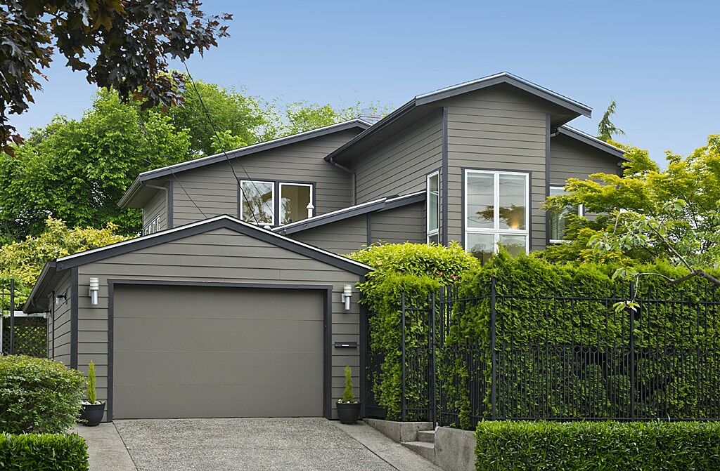 Property Photo:  907 Broadway E  WA 98102 