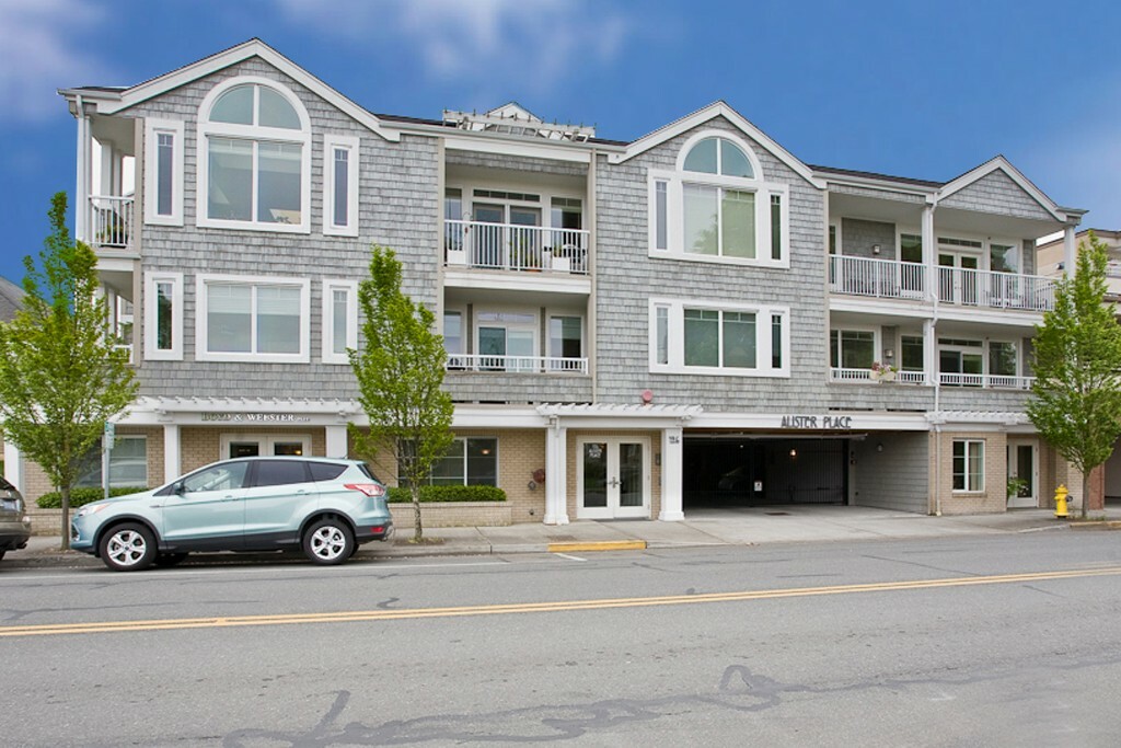 Property Photo: 126 3rd Ave N 302 WA 98020