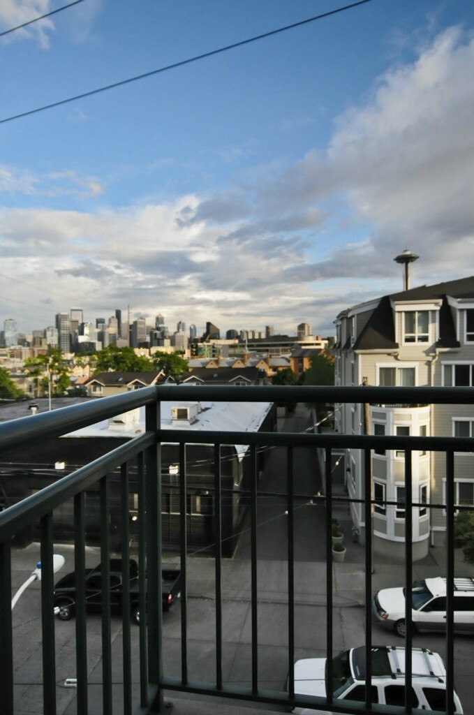 Property Photo:  500 Aloha St 308  WA 98109 