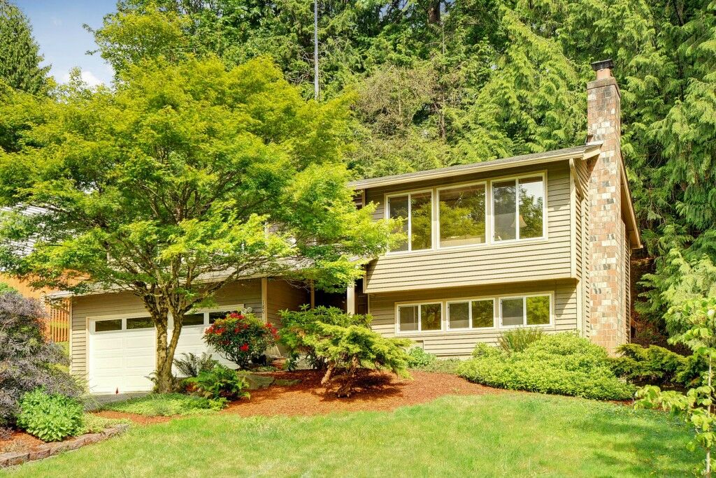 Property Photo:  180 Mt Pilchuck Ave SW  WA 98027 