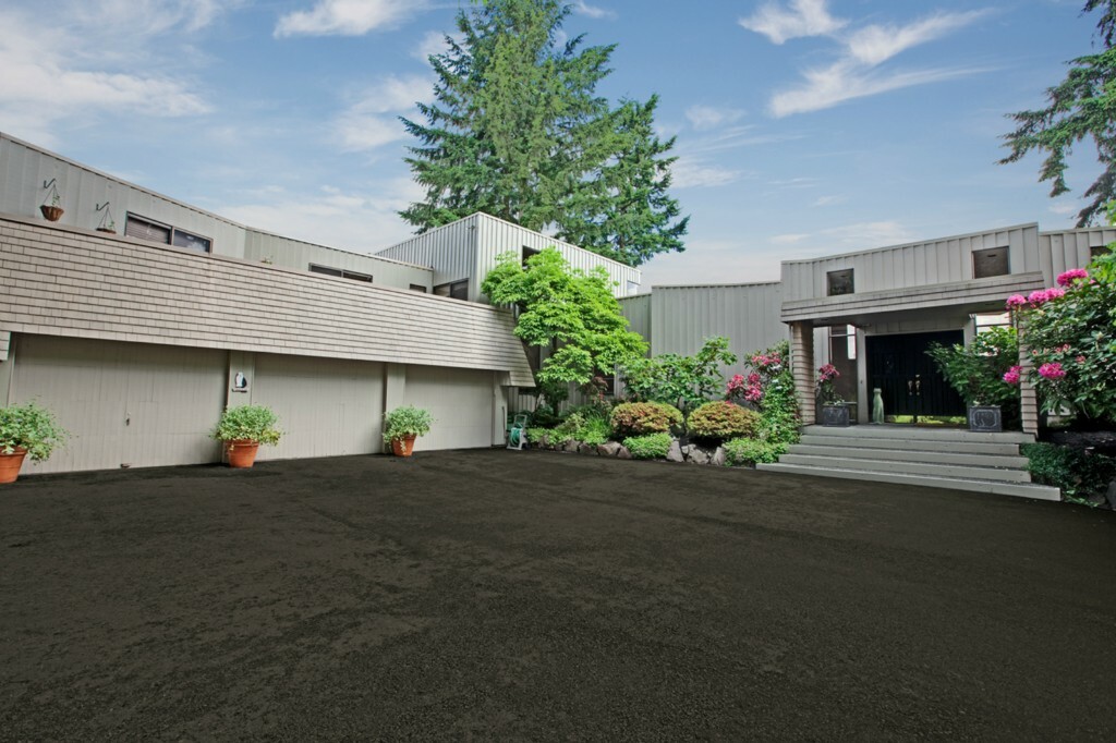 Property Photo: 9166 Parkwood Ridge Rd WA 98040