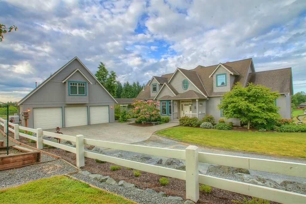 Property Photo: 723 310th Street NE WA 98292