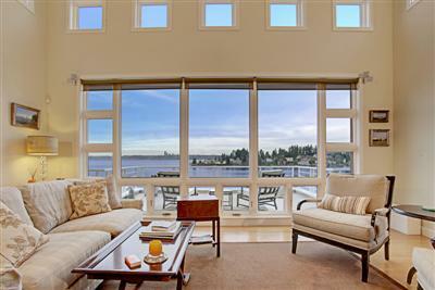 Property Photo: 333 Shoreland Dr SE WA 98004