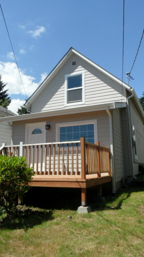 Property Photo:  819 Broadway Ave  WA 98337 