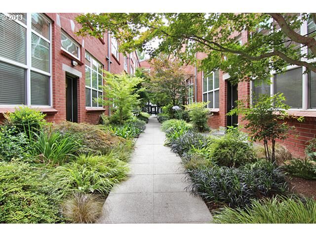 Property Photo:  1009 NW Hoyt St 106  OR 97209 