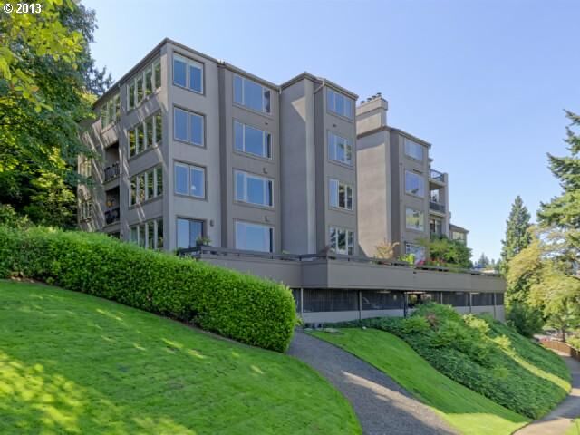 Property Photo:  608 NW Westover Ter  OR 97210 