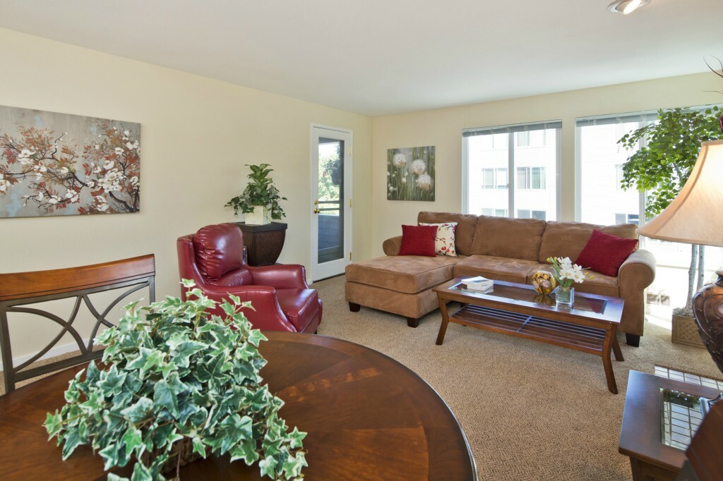 Property Photo: 10329 Meridian Ave N B102 WA 98133