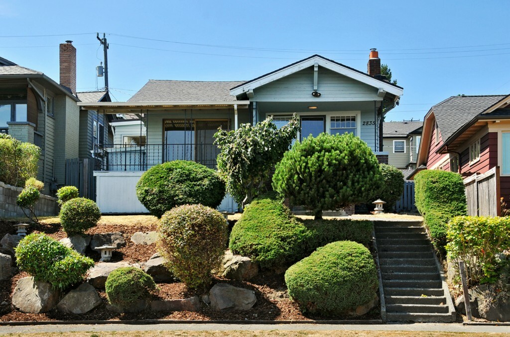 Property Photo:  2835 Boyer Ave E  WA 98102 