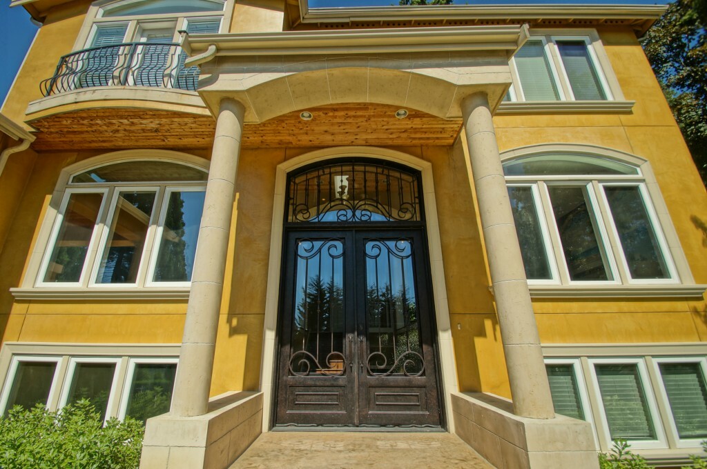 Property Photo: 9430 Lake Washington Blvd NE WA 98004