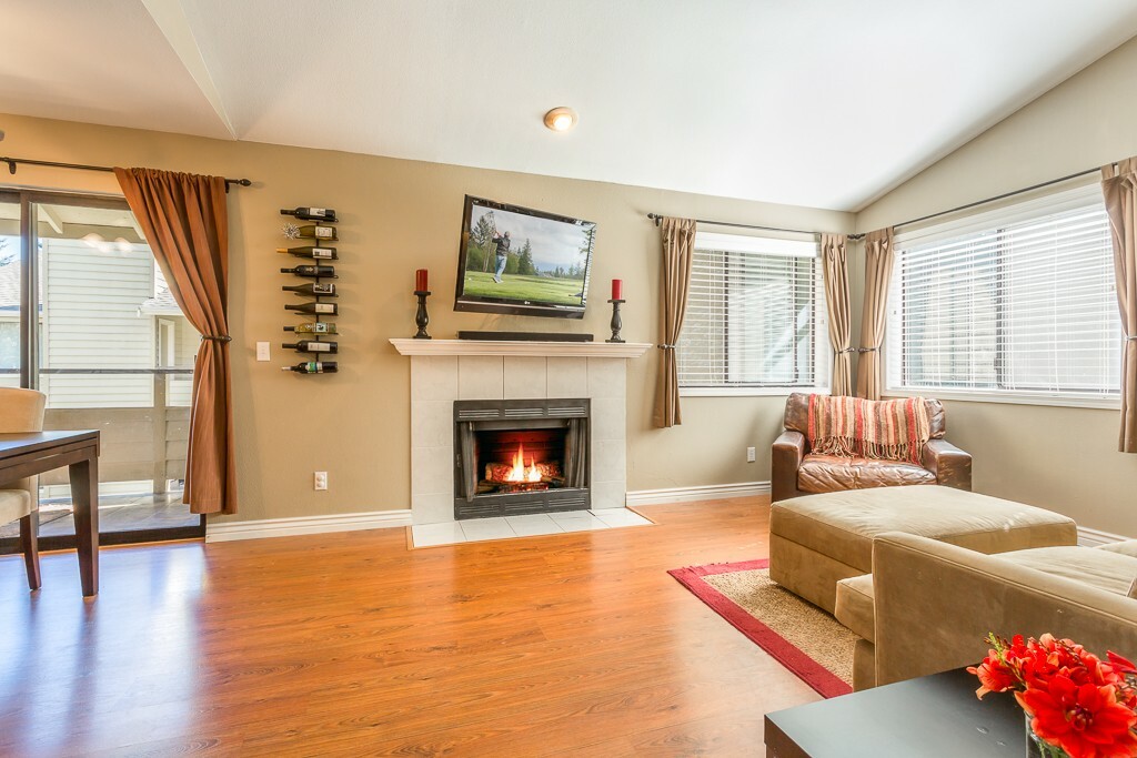 Property Photo: 455 Newport Wy NW 306 WA 98027