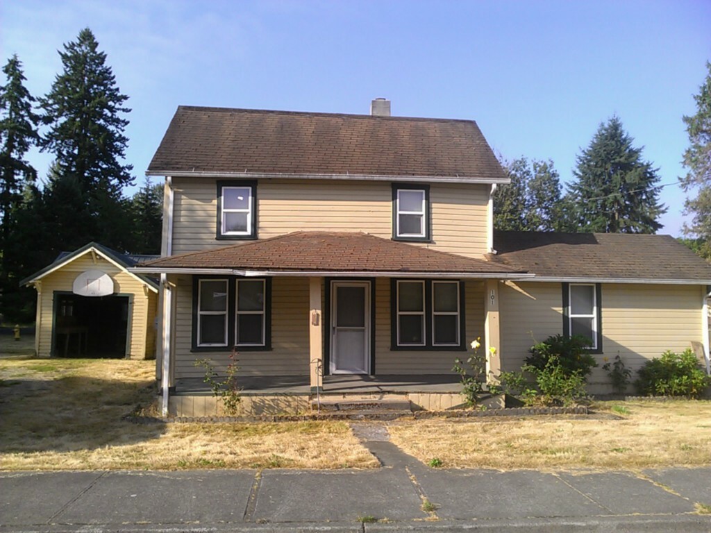 Property Photo:  101 Oak St  WA 98591 