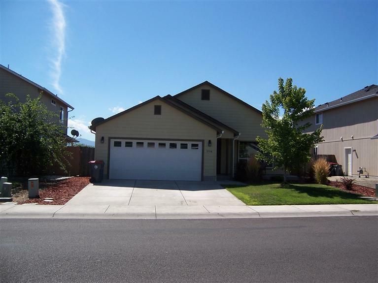 Property Photo:  2758 Brookdale  OR 97502 