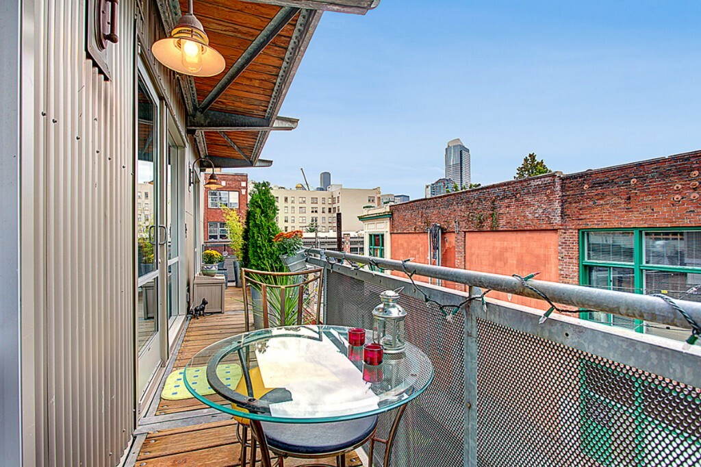 Property Photo: 1609 Summit Ave 201 WA 98122