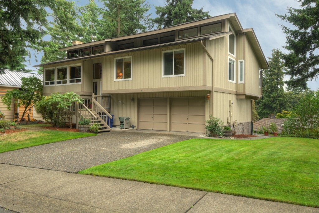 Property Photo:  6611 119th Ave SE  WA 98006 