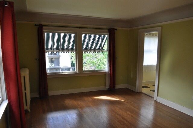 Property Photo:  2634 Franklin Avenue E 202  WA 98102 