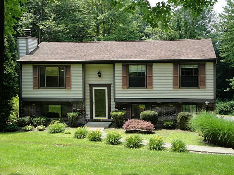 Property Photo:  989 Logan Road  PA 15044 