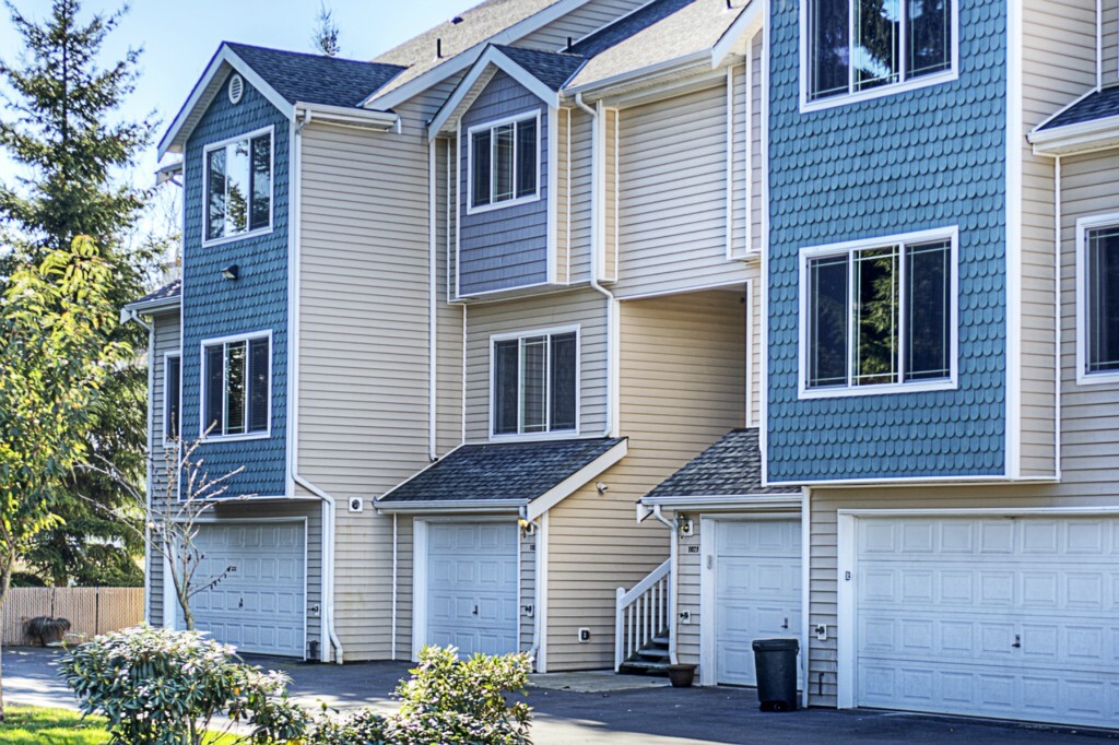Property Photo: 11031 2nd Ave SW 10 WA 98146