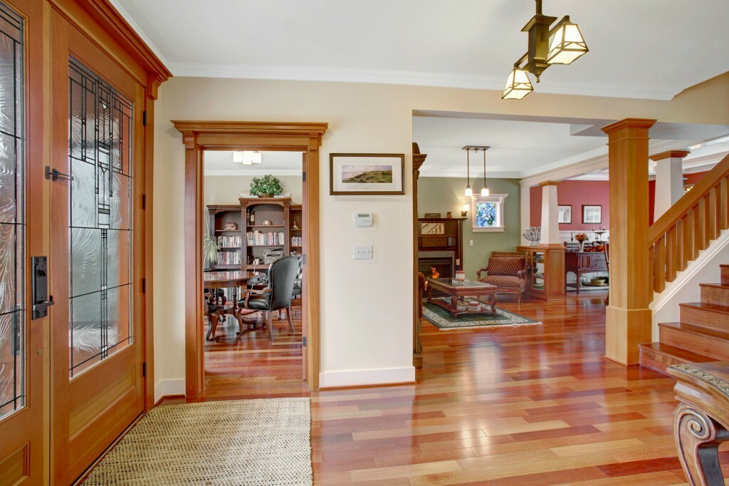 Property Photo: 2622 W Newton St WA 98199