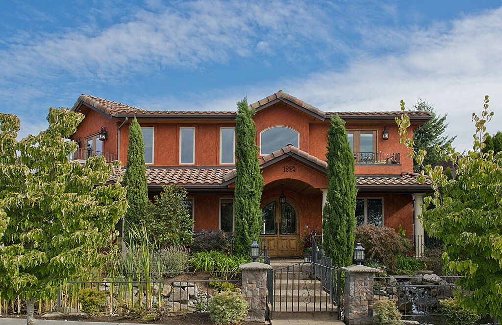 Property Photo: 1224 2nd St WA 98033
