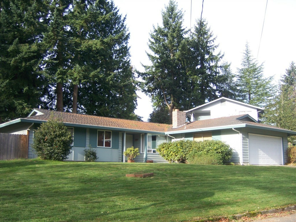 Property Photo:  605 153rd Ave NE  WA 98007 