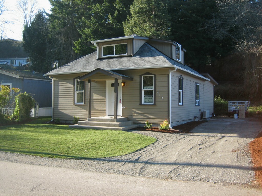 Property Photo:  560 Arnold Ave E  WA 98366 