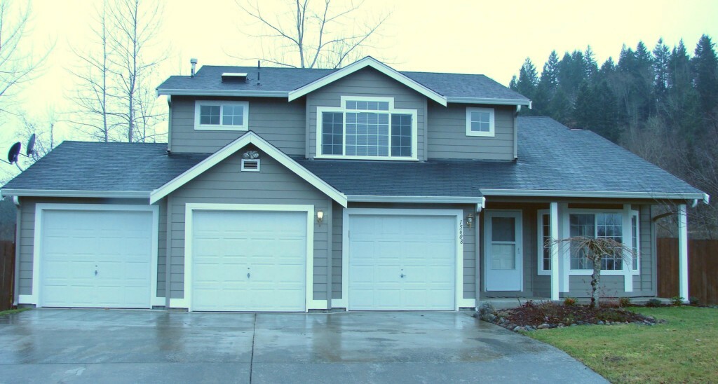 Property Photo:  15608 252nd Ave E  WA 98321 