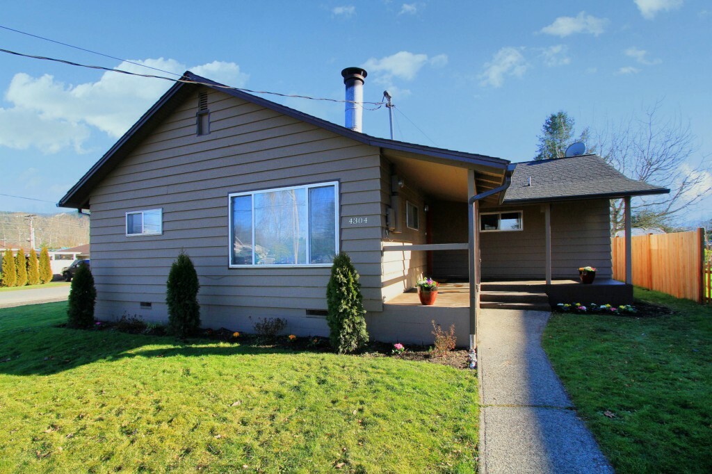 Property Photo: 4304 338th Place SE WA 98024