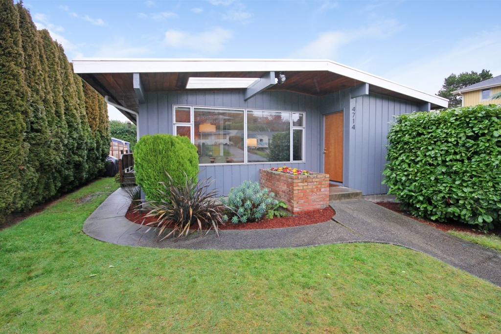 Property Photo:  4714 50th Ave SW  WA 98116 