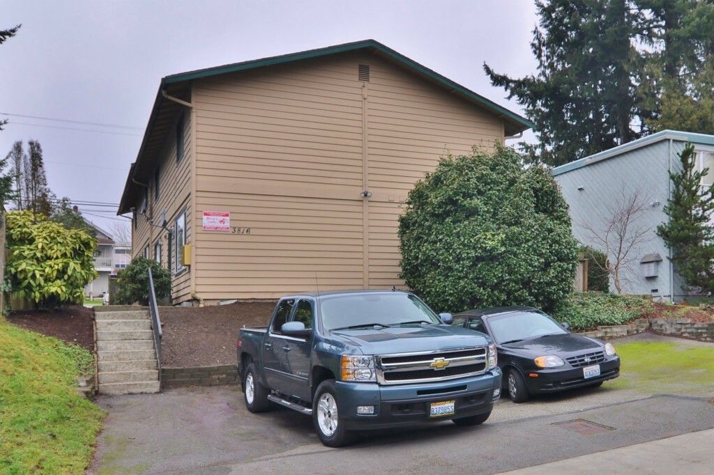 Property Photo:  3816 Wetmore Ave  WA 98201 