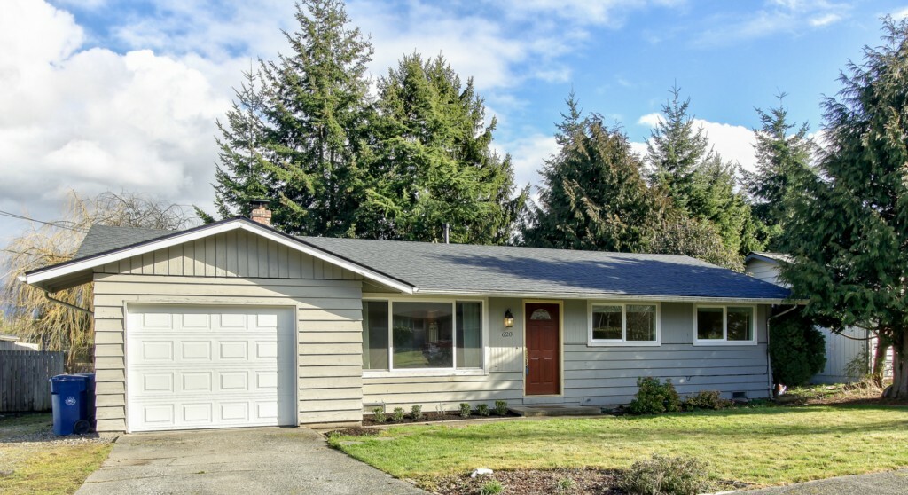 Property Photo: 620 Mountain View Dr WA 98273