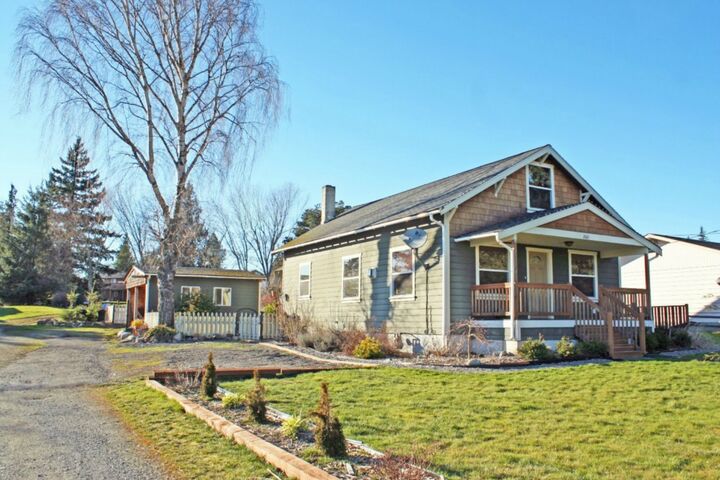 Property Photo:  2601 Sylvan Street  WA 98226 