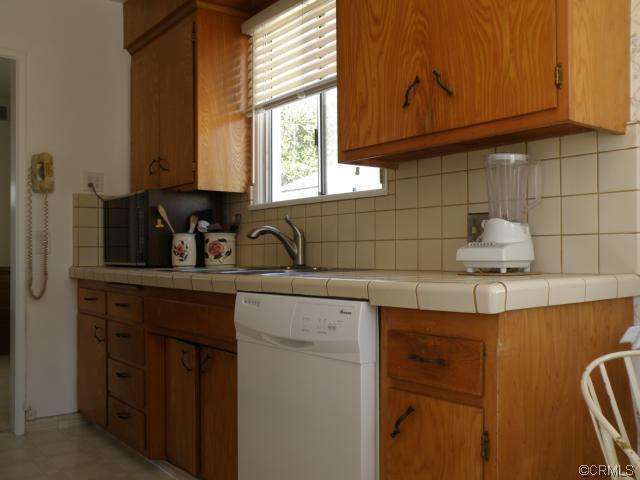 Property Photo: 702 Avenue D CA 90277