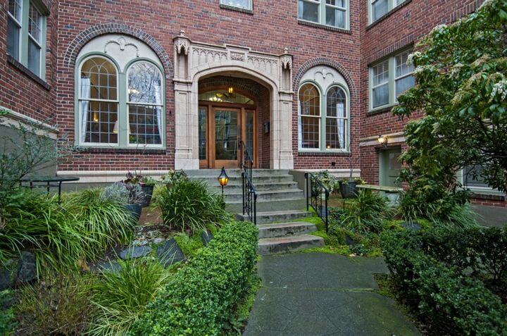 124 Warren Avenue N 305  Seattle WA 98109 photo