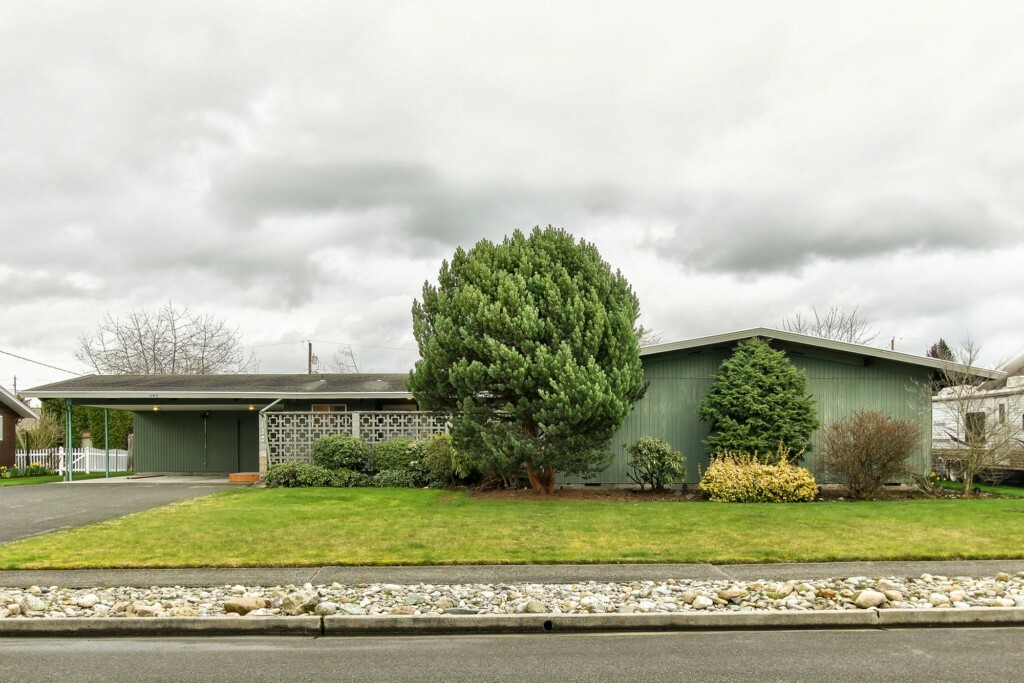 Property Photo:  200 Claremont Place  WA 98274 