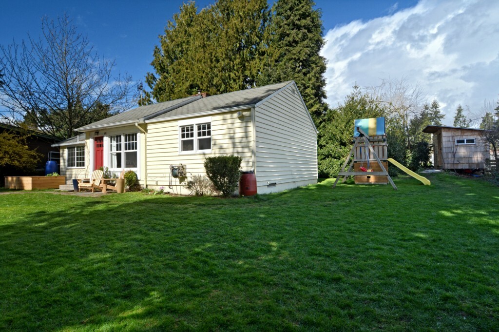 Property Photo: 11724 Corliss Ave N WA 98133