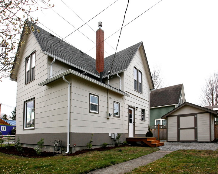 Property Photo:  2529 Peabody St  WA 98225 