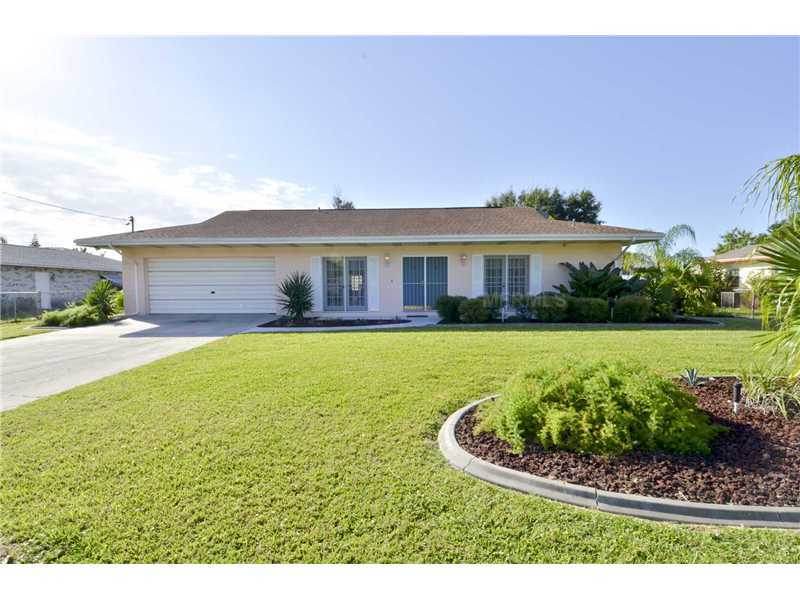 Property Photo:  810 White Heron Boulevard  FL 33570 