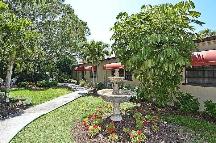 Property Photo:  317 Ponce De Leon Avenue  FL 34285 