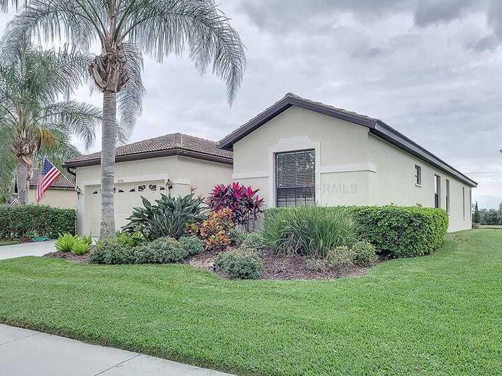 Property Photo:  8118 Stirling Falls Circle  FL 34243 