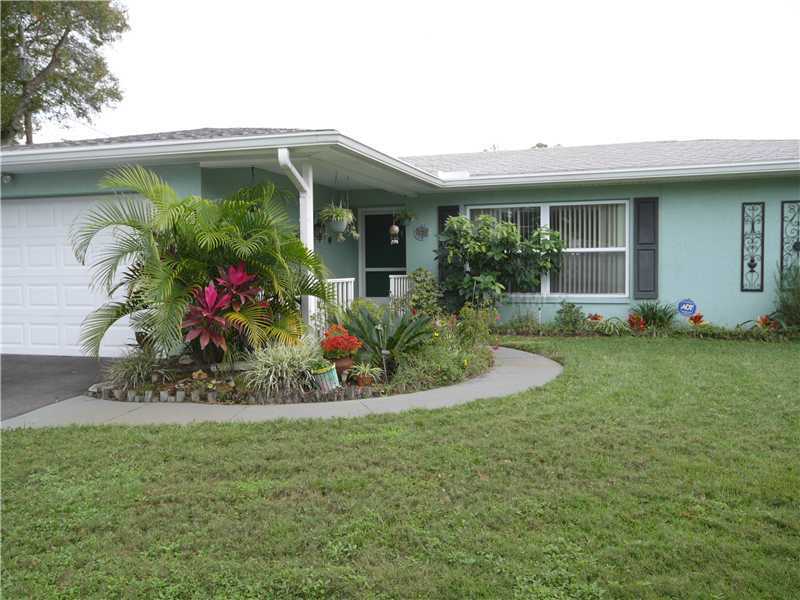 Property Photo:  2100 Deville Drive N  FL 33771 