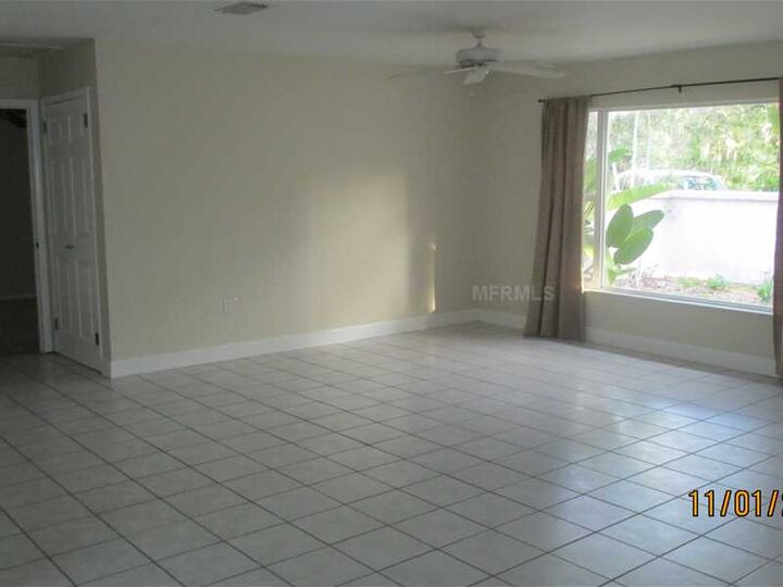 Property Photo: 815 Edgemere Lane FL 34242