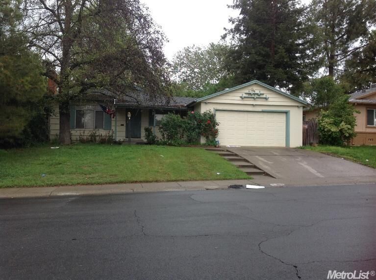 Property Photo:  2432 Moraine Cir  CA 95670 