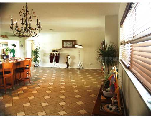 Property Photo: 530 Lewis Boulevard SE FL 33705