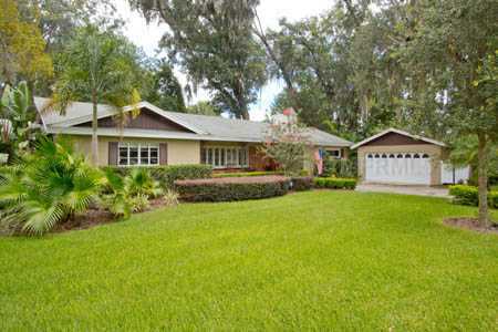 Property Photo:  443 E Kings Way  FL 32789 