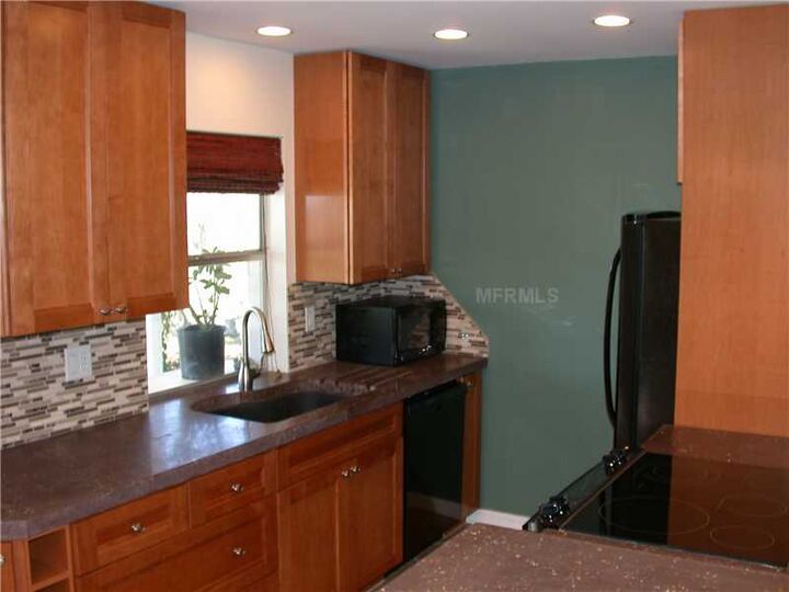 Property Photo: 370 Pineview Drive FL 34293
