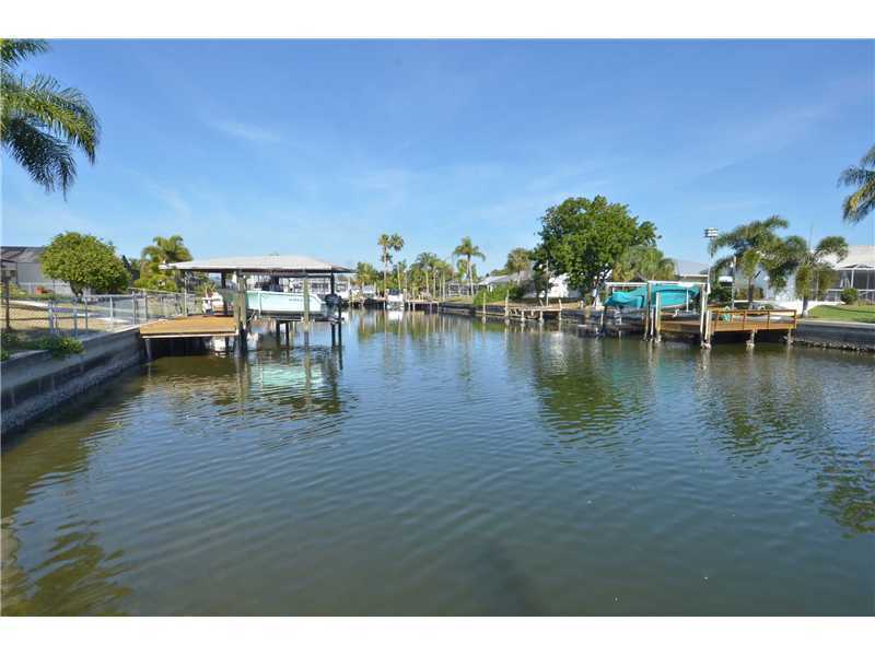 Property Photo:  6305 Wisteria Lane  FL 33572 