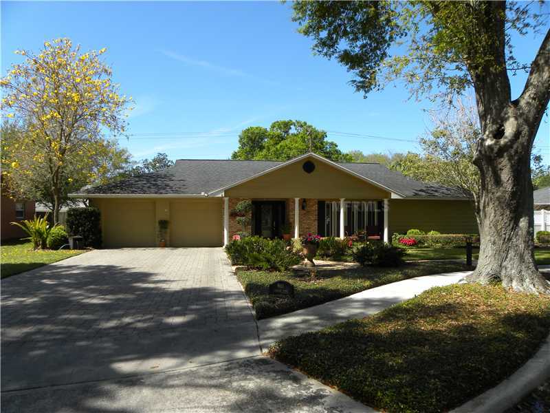 Property Photo:  961 Camelot Road  FL 32751 